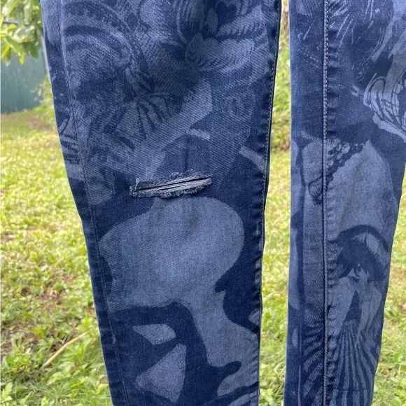 Levi’s OBEY Print Customizef in Miami Jeans - Picture 10 of 16